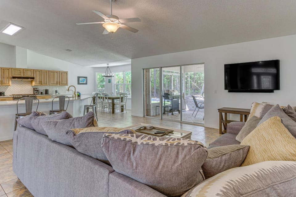 Pensacola Home w/ Large Yard: 4 Mi to Beach House in Alabama