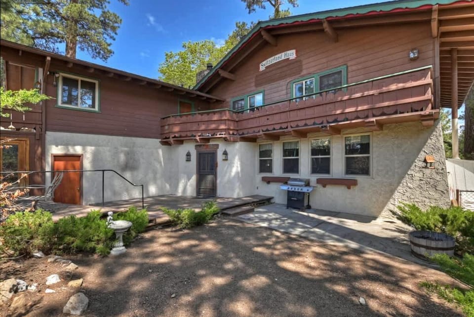 Swiss Mansion Snow Summit Private Entrance House in Big Bear