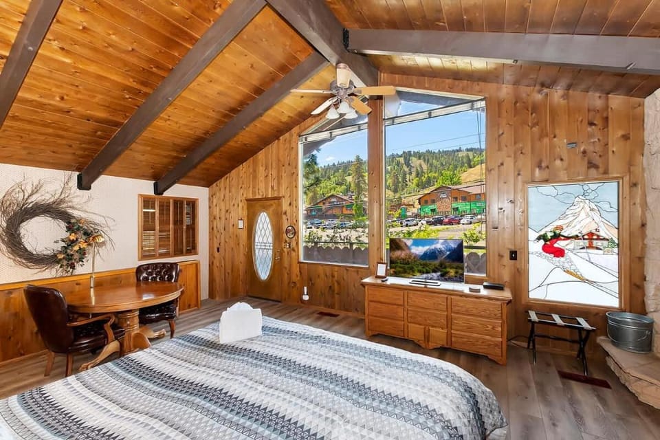 Swiss Mansion Snow Summit Private Entrance House in Big Bear