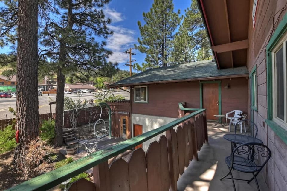 Swiss Mansion Snow Summit Private Entrance House in Big Bear