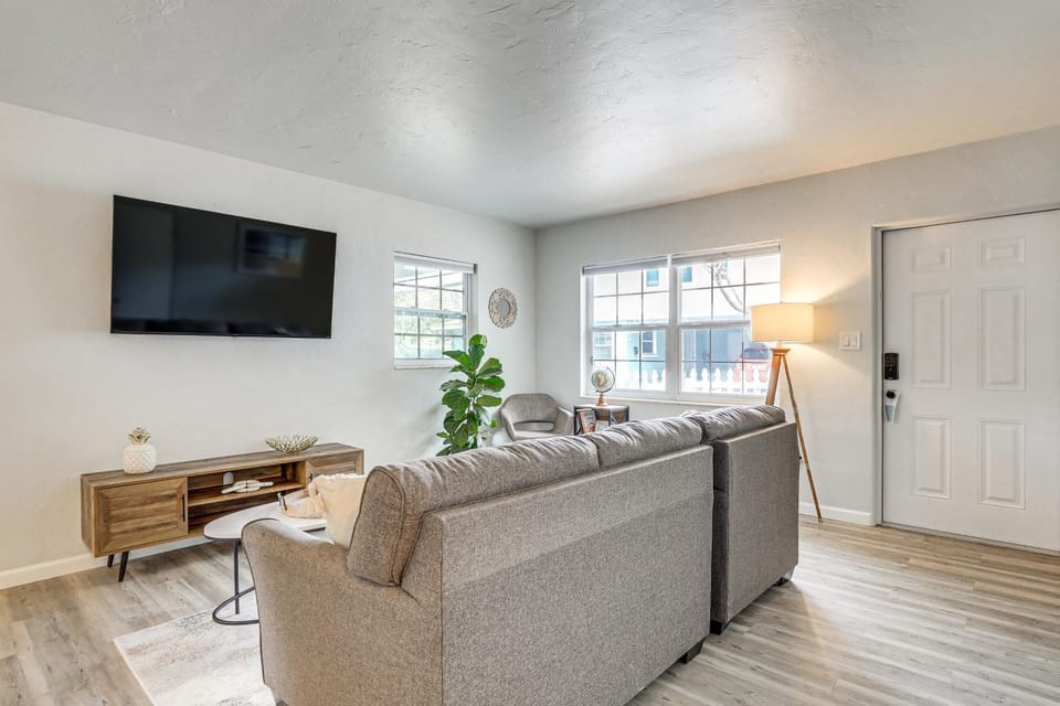 Sarasota Duplex in Gillespie Park: 1 Mi to Dtwn! House in Sarasota