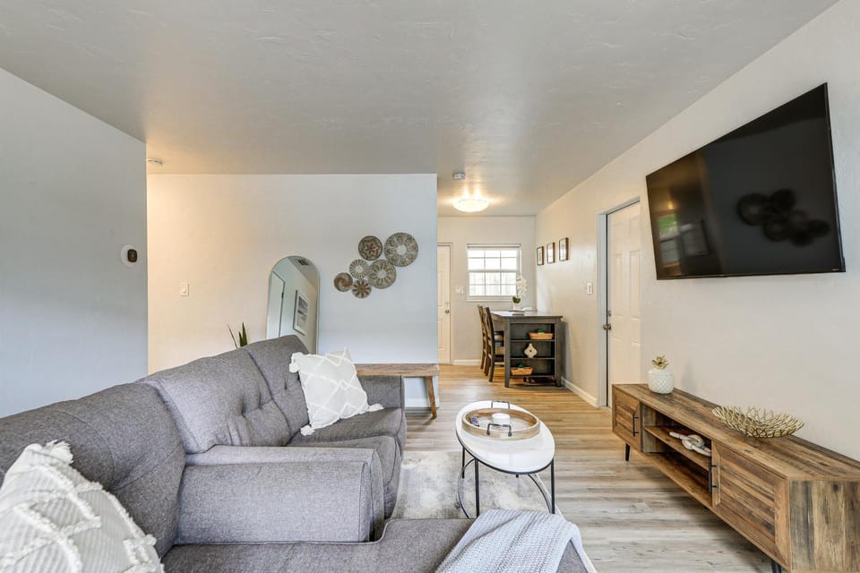 Sarasota Duplex in Gillespie Park: 1 Mi to Dtwn! House in Sarasota