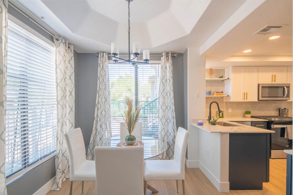 Remodeled 2BR Luxury Suite Walk to Kierland Golf Apartment in Kierland