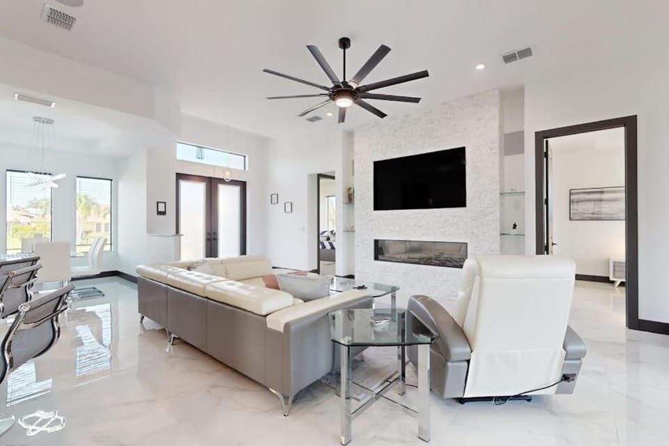 Sunset Serenity House in Cape Coral