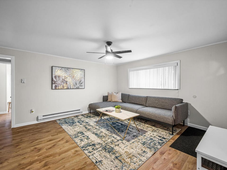 Bloomfield, Pittsburgh Large and Accessible 3 Bedroom Apr with Free Parking Apartment in Pittsburgh