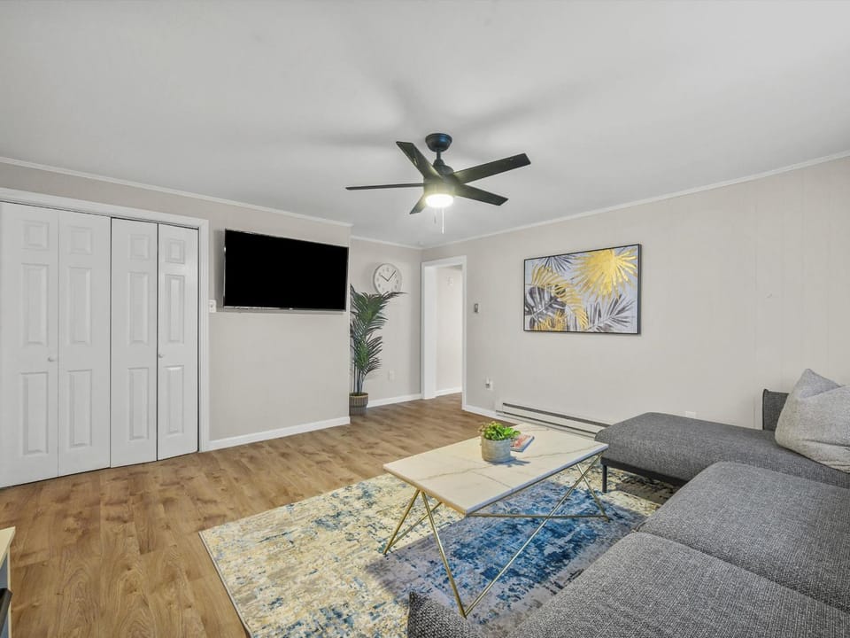 Bloomfield, Pittsburgh Large and Accessible 3 Bedroom Apr with Free Parking Apartment in Pittsburgh
