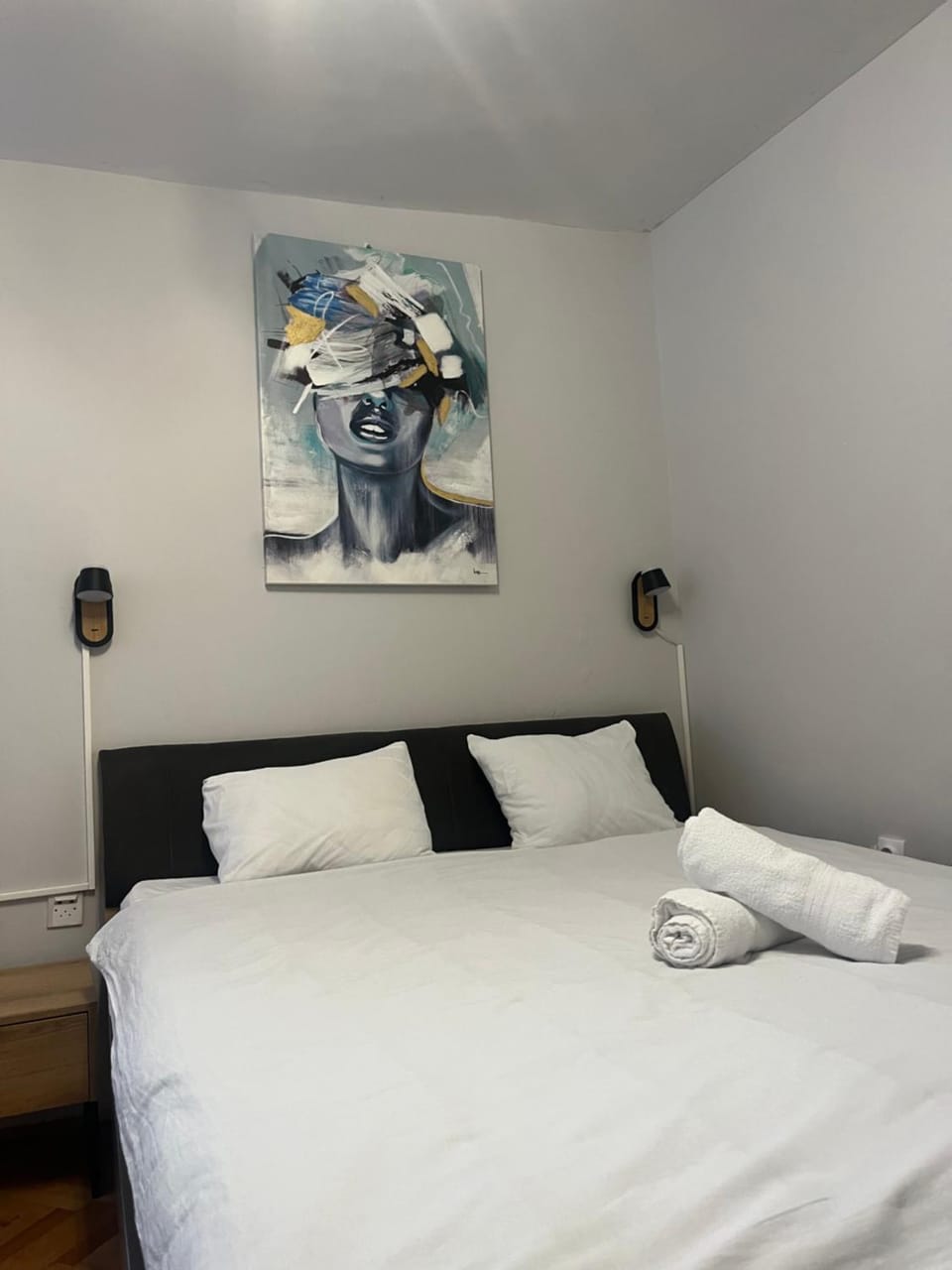 Bed, Bedroom, towels