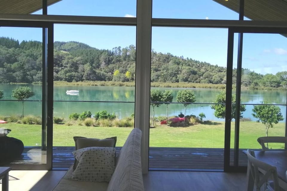 Purangi Waterfront Retreat - 2 bedroom Apartment in Auckland Region