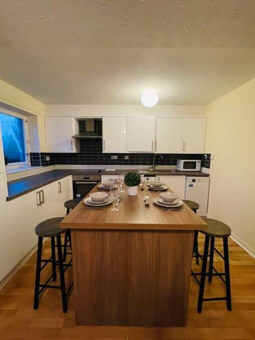 Kitchen or kitchenette, Dining area, stove