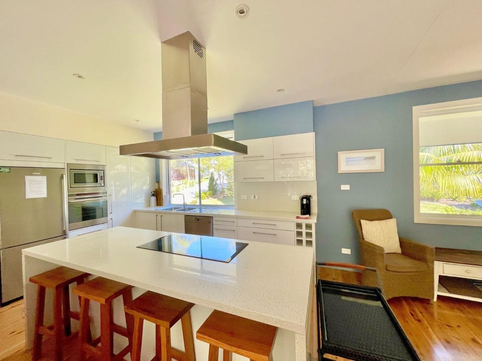 Blenheim Beach Blue House in Vincentia