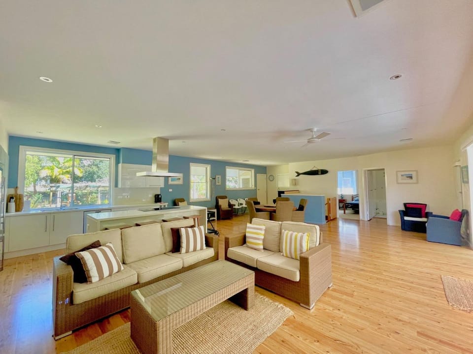 Blenheim Beach Blue House in Vincentia