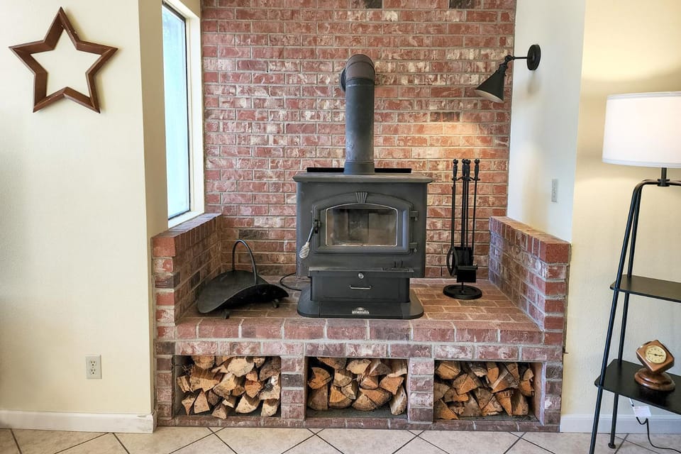 Alsea Shores! Dog Friendly and Hot Tub! House in Waldport