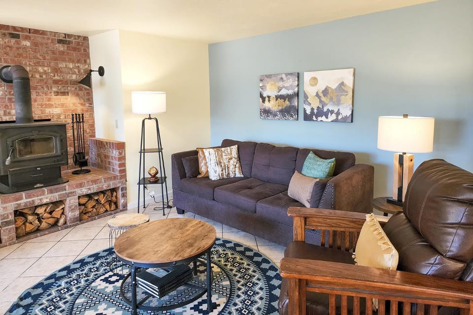 Alsea Shores! Dog Friendly and Hot Tub! House in Waldport