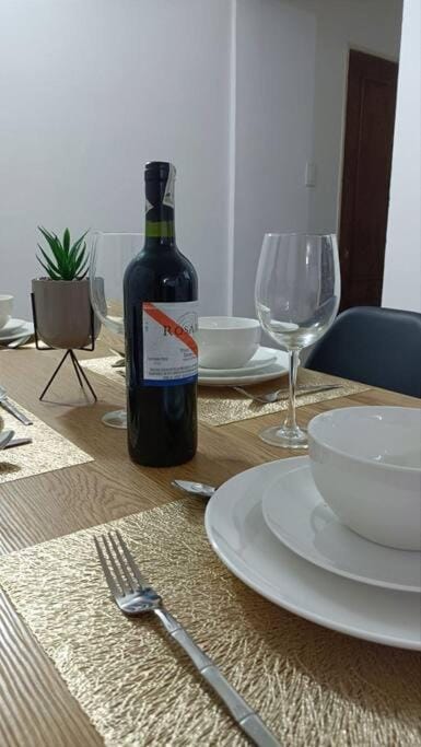 Food and drinks, Dining area, Food, Drinks, Alcoholic drinks