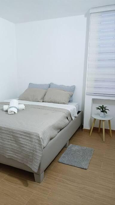Bed, Photo of the whole room, Bedroom, towels