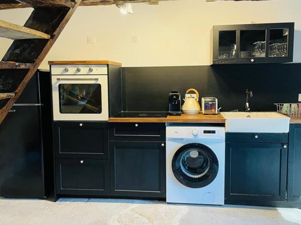 Chalet à Montaigu-le-Blin avec Spa et Parking - FR-1-489-522 House in Auvergne-Rhône-Alpes