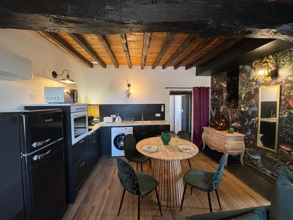 Studio cosy avec jardin et spa à Montaigu-le-Blin - FR-1-489-520 Apartment in Auvergne-Rhône-Alpes