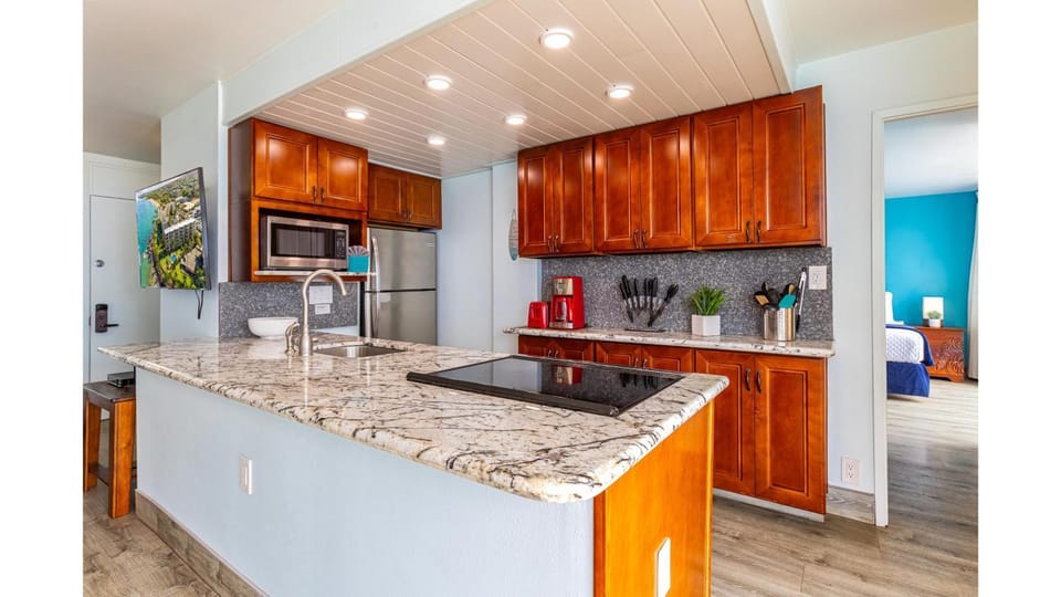 Gorgeous Oceanfront Condo! - Kamaole Nalu #504 Apartment in Kihei