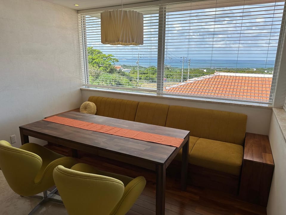 海中道路を望むBBQ &ハンモック KATSUREN Blue House in Okinawa Prefecture