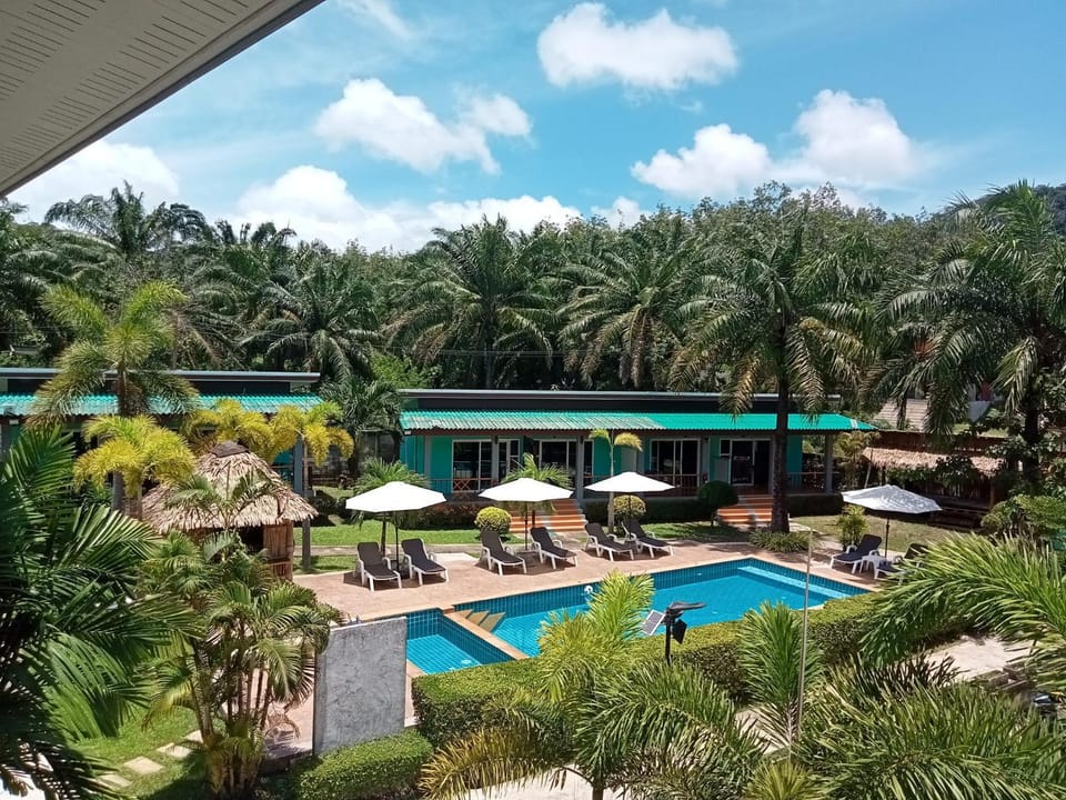 Property building, Lounge or bar, Swimming pool