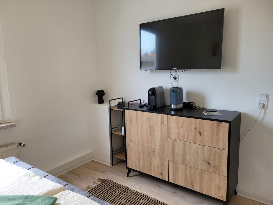 TV and multimedia, Coffee/tea facilities, Photo of the whole room