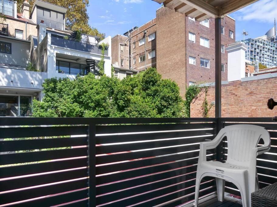 Central 4 BDRM Terrace with Office House in Sydney