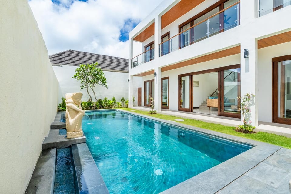 Property building, Pool view