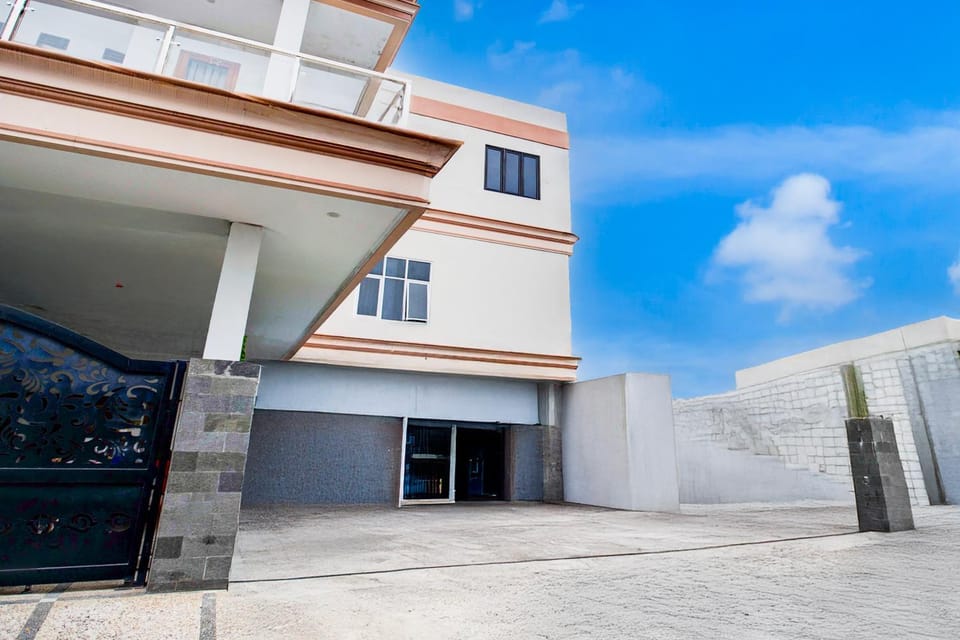 Facade/entrance
