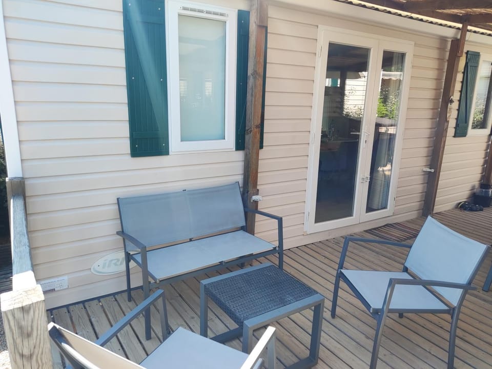 Europcamping Mobil-home Climatisé Campground/ 
RV Resort in Roquebrune-sur-Argens