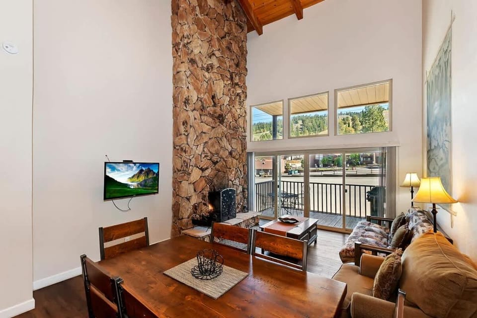 Switzerland Summit D Ski In and Out Apartment in Big Bear