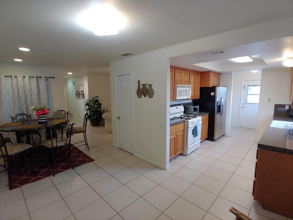 Kitchen or kitchenette, Dining area, dishwasher, oven, pet friendly, stove, toaster