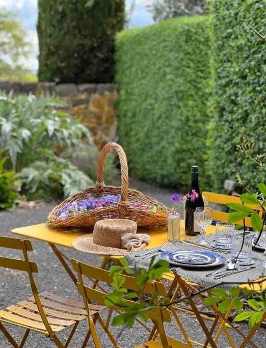 Honeysuckle Barn & Garden Villa in Kyneton