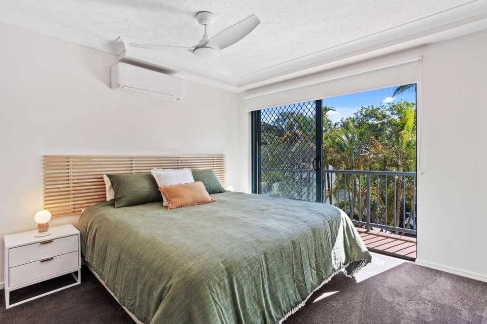 Bed, Balcony/Terrace, Bedroom, air conditioner