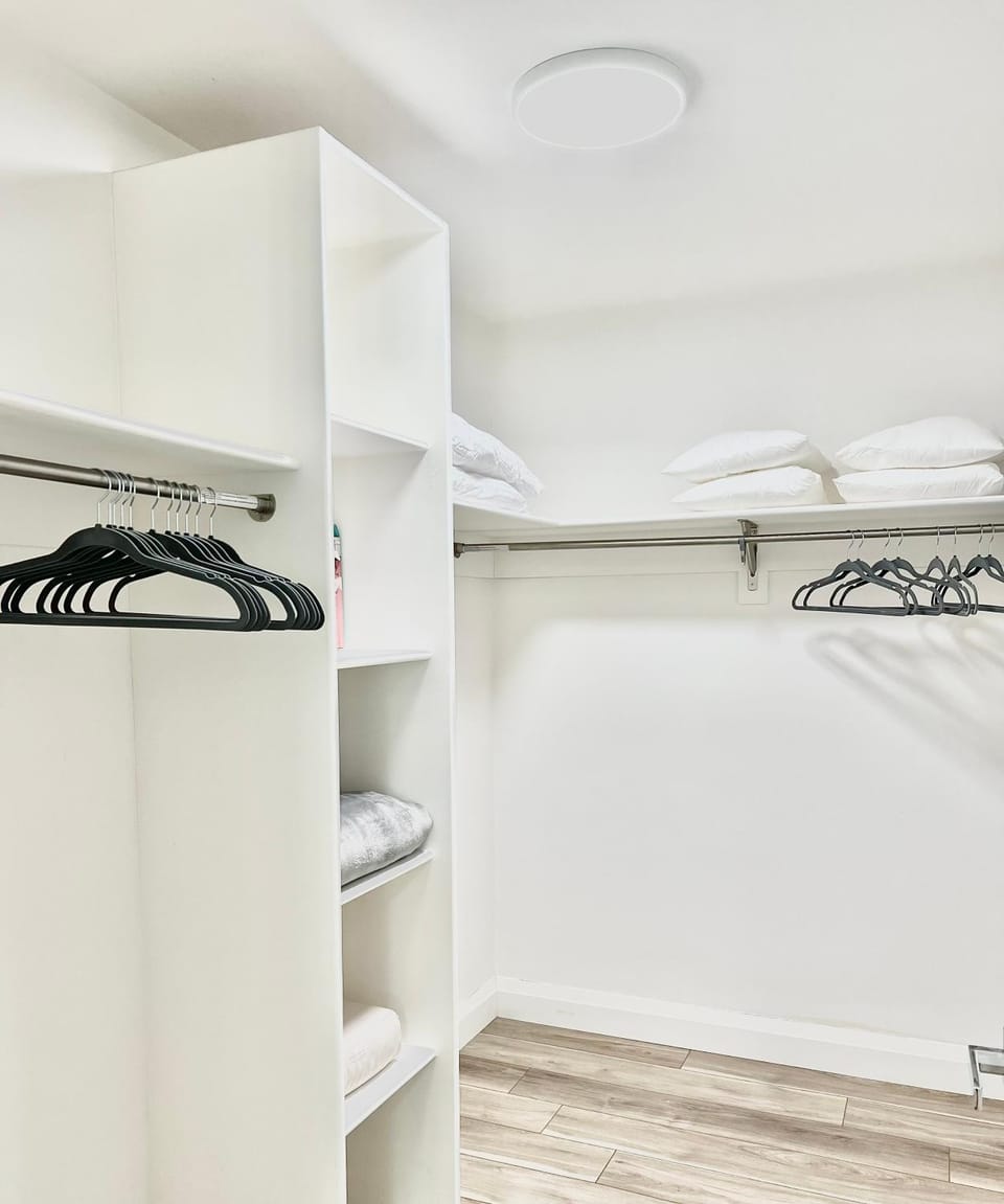 Luxury Modern Apartment in Heart of Quincy Apartment in Quincy