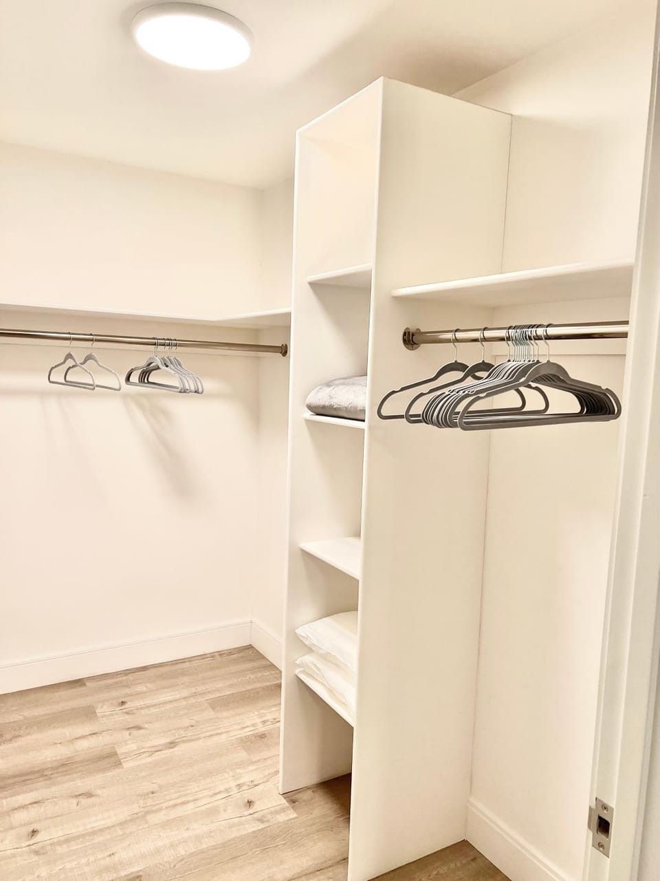 Luxury Modern Apartment in Heart of Quincy Apartment in Quincy