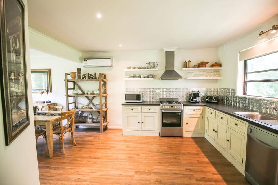 Kitchen or kitchenette, Dining area, dishwasher, microwave, oven, pet friendly, stove, toaster