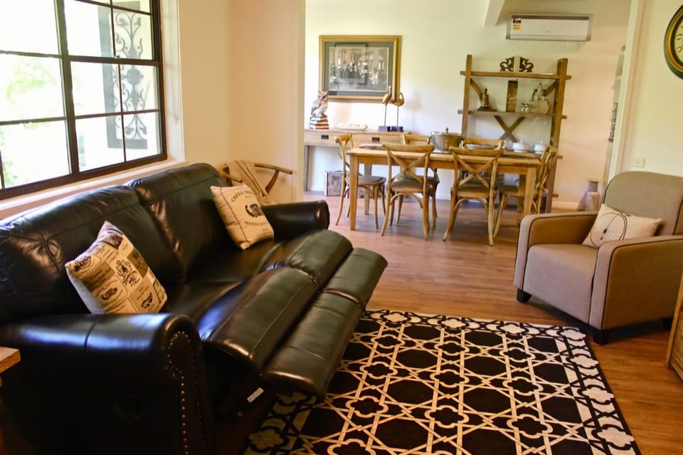 TV and multimedia, Living room, Seating area, Dining area, fireplace, air conditioner