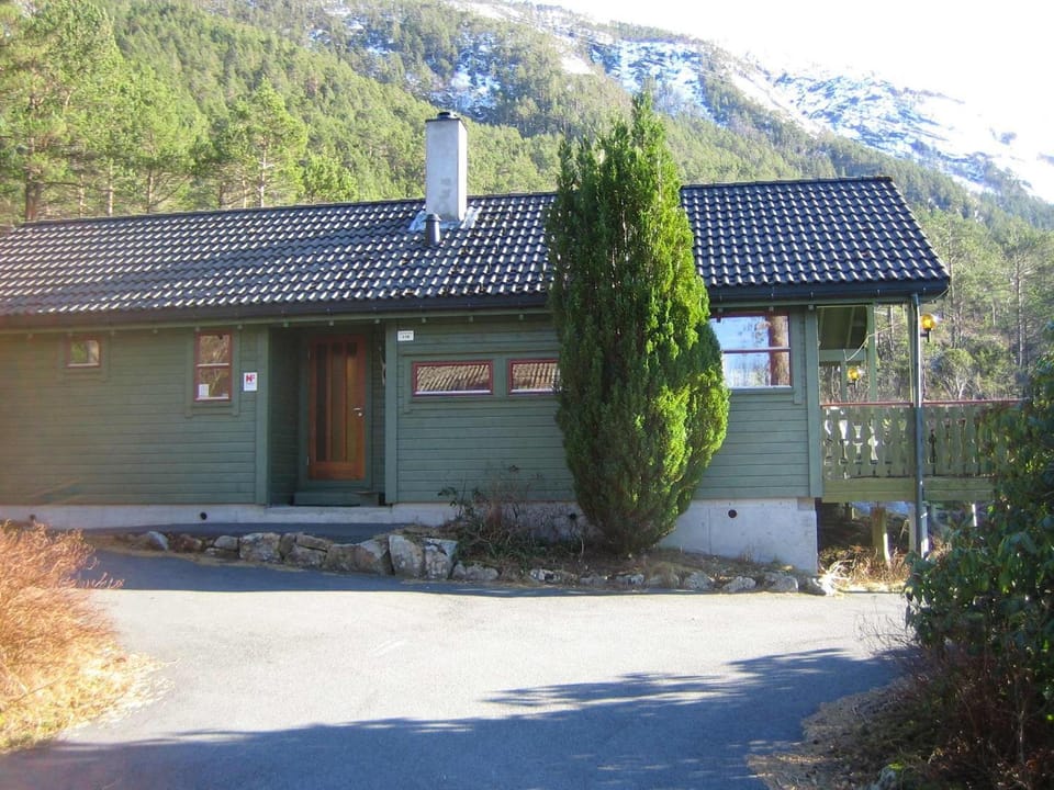 Fjordhytte-41 mit mietbarem 9,9 PS Motorboot am Hardangerfjord House in Vestland
