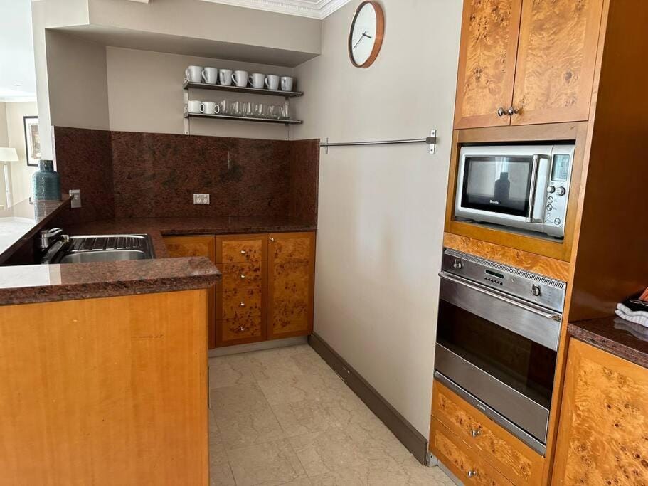 Large Two Bedroom BON21602 Apartment in Sydney