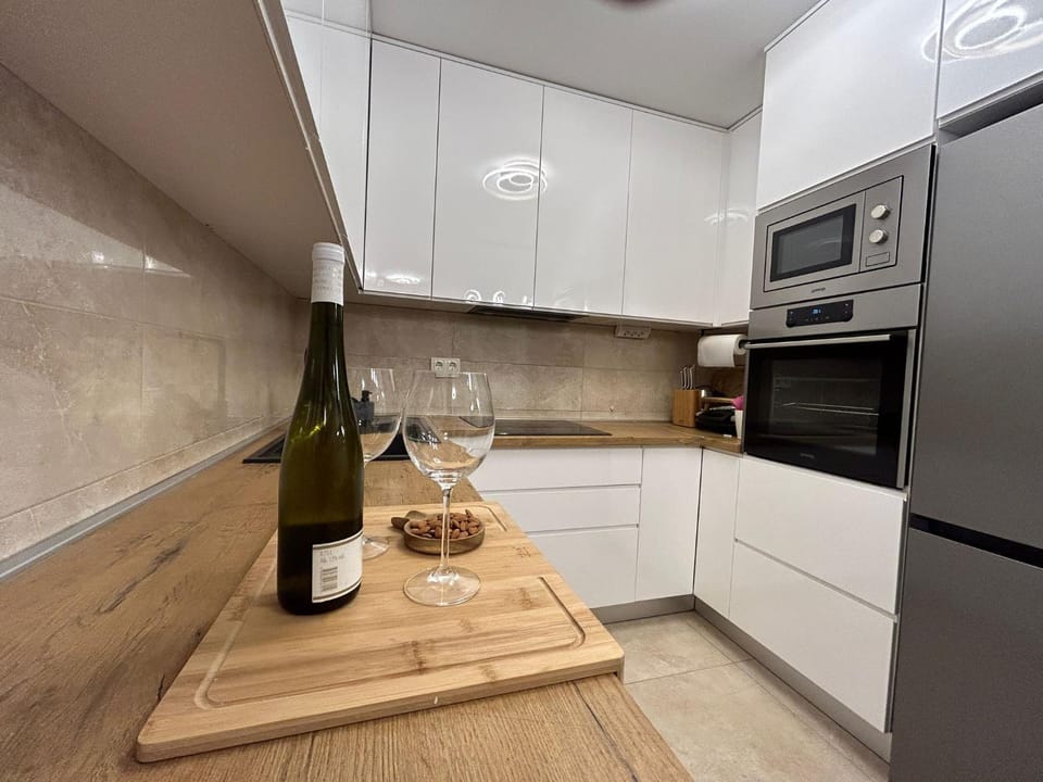 Kitchen or kitchenette, dishwasher, oven, stove