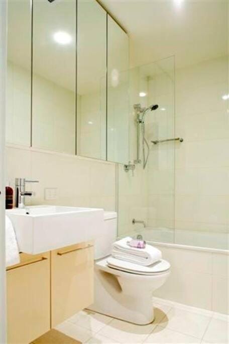 Perfectly Located Crows Nest Apartment C404 Apartment in Sydney