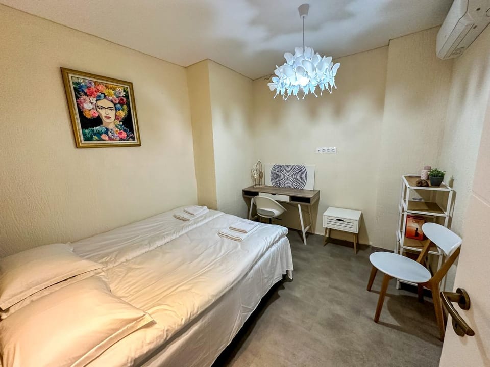 Bed, Photo of the whole room