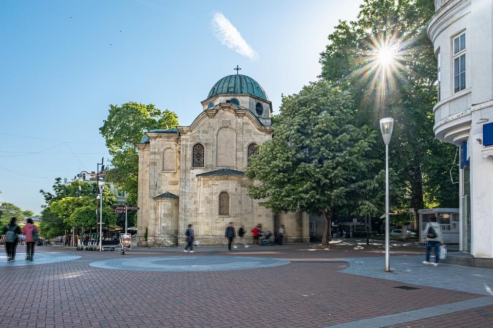 Nearby landmark, Day, Location