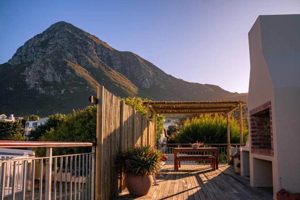 Property building, Natural landscape, BBQ facilities, Balcony/Terrace, Mountain view