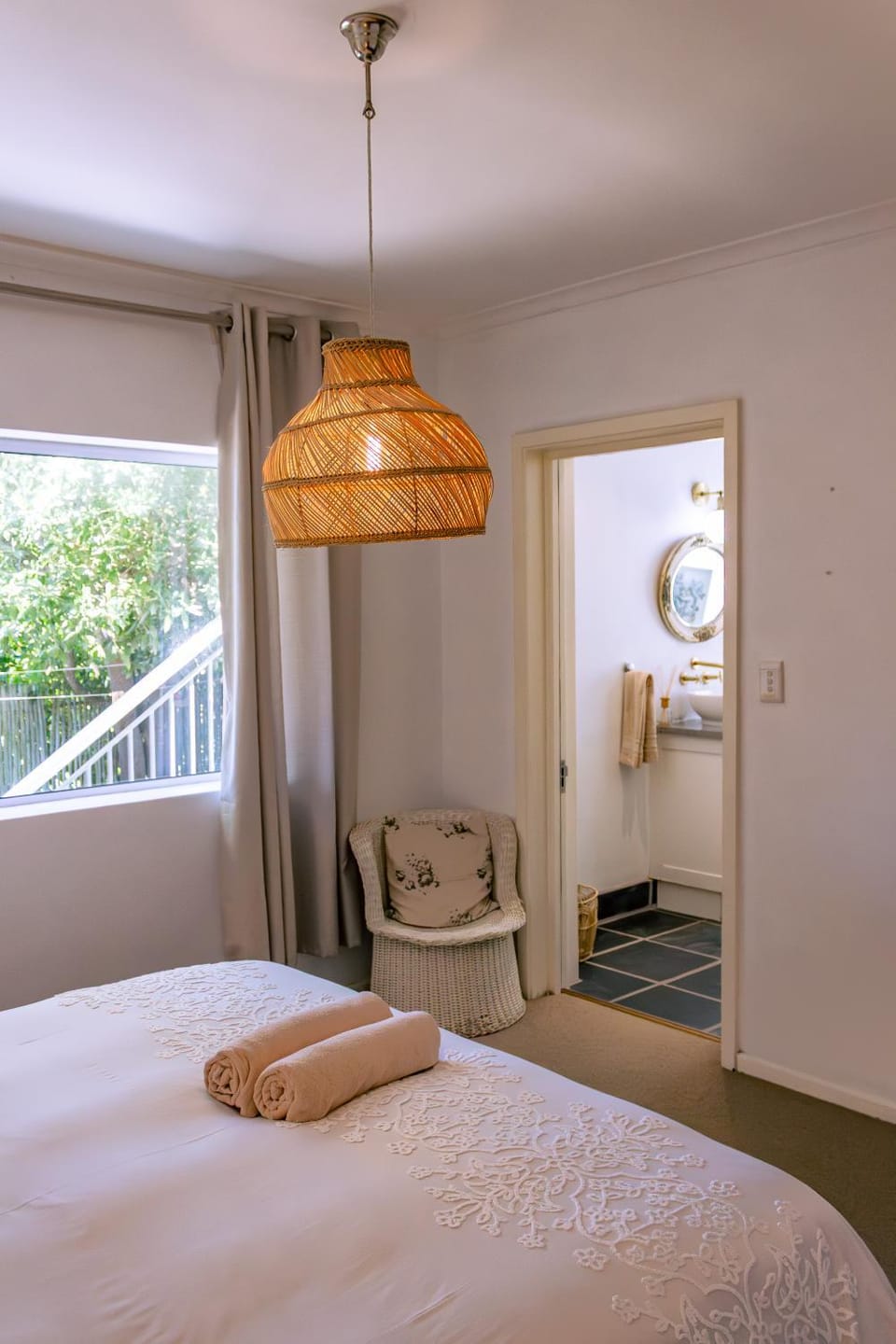 Bed, Bedroom, towels