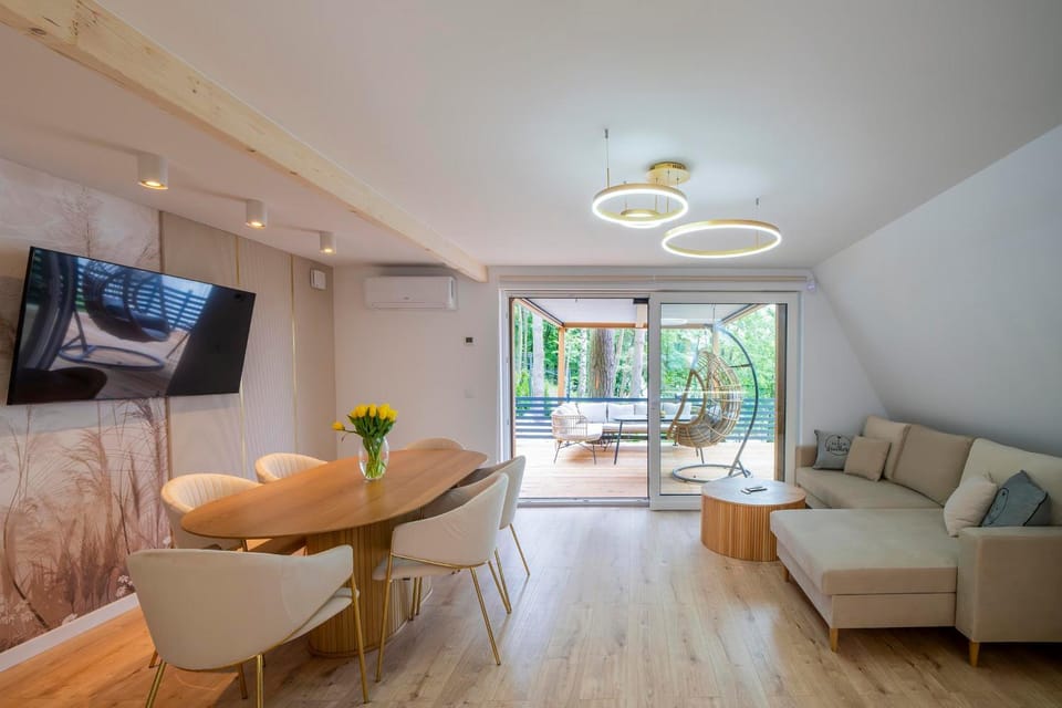 Communal lounge/ TV room, TV and multimedia, Living room, Seating area, Evening entertainment