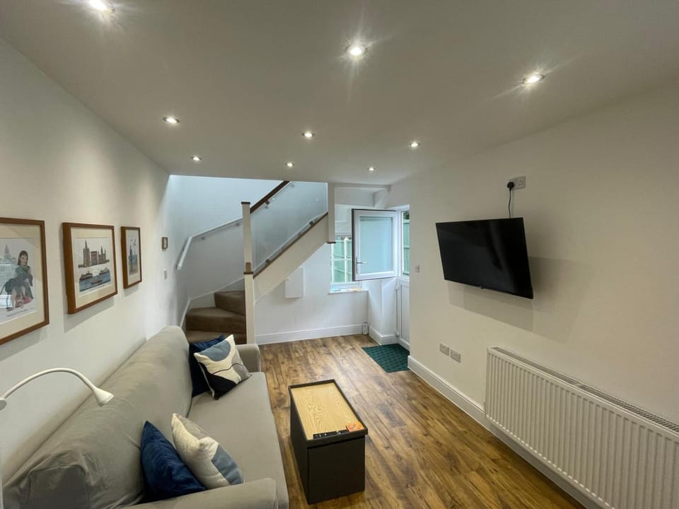 TV and multimedia, Living room, Dining area