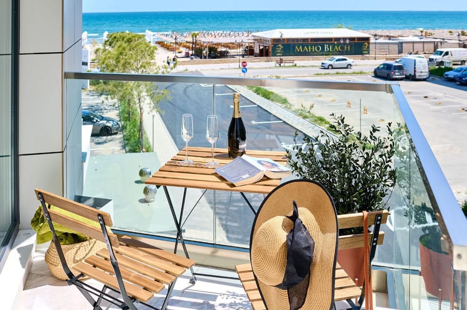 View (from property/room), Balcony/Terrace, Beach, Location