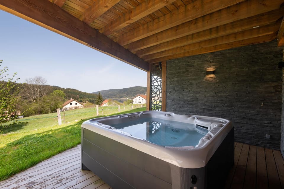 Natural landscape, Hot Tub, Lake view, Mountain view