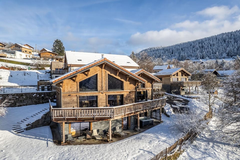 Property building, Natural landscape, Winter, Mountain view